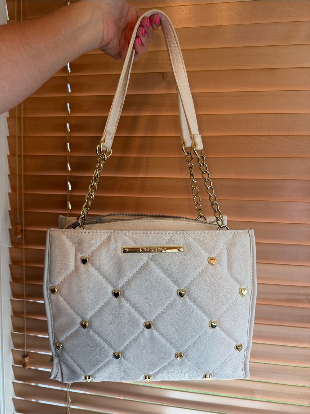 Betsey Johnson Large Quilted Shoulder Bag Cream with Gold Heart Studs EUC